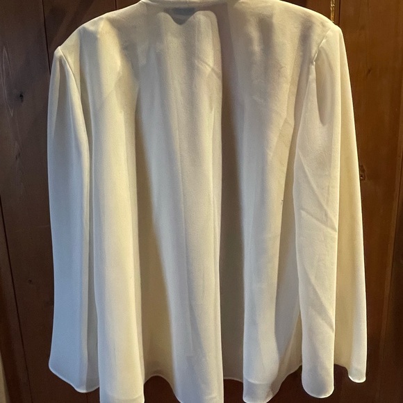 BelliSima Fashion three piece pantsuit. Size 18. Colour Ivory. - Picture 4 of 7